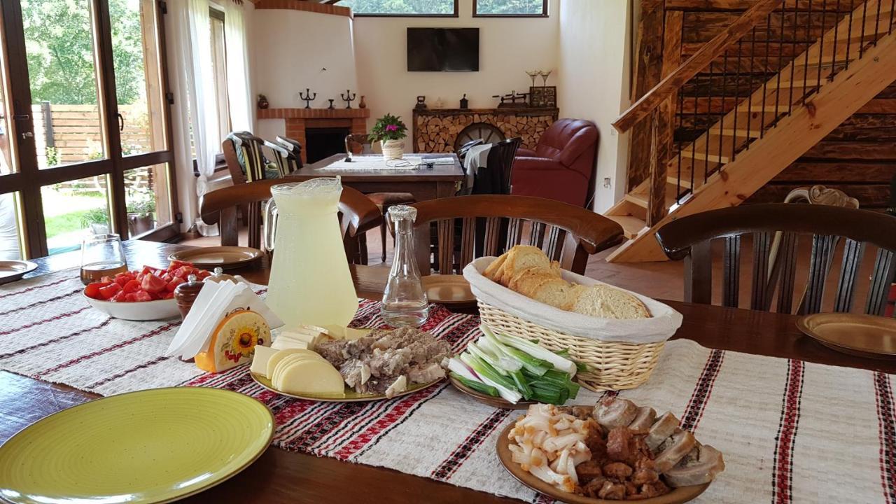Sura Lu' Vasile. Bed & Breakfast Crivina  Exterior foto