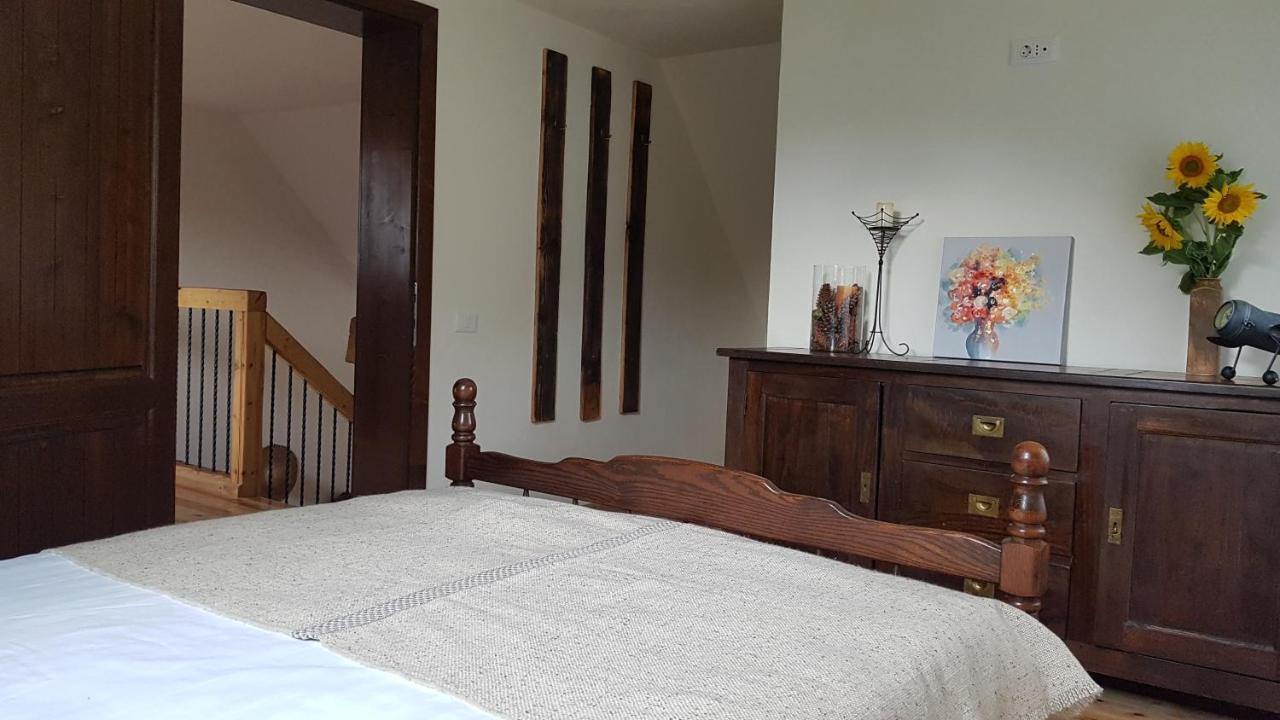 Sura Lu' Vasile. Bed & Breakfast Crivina  Exterior foto
