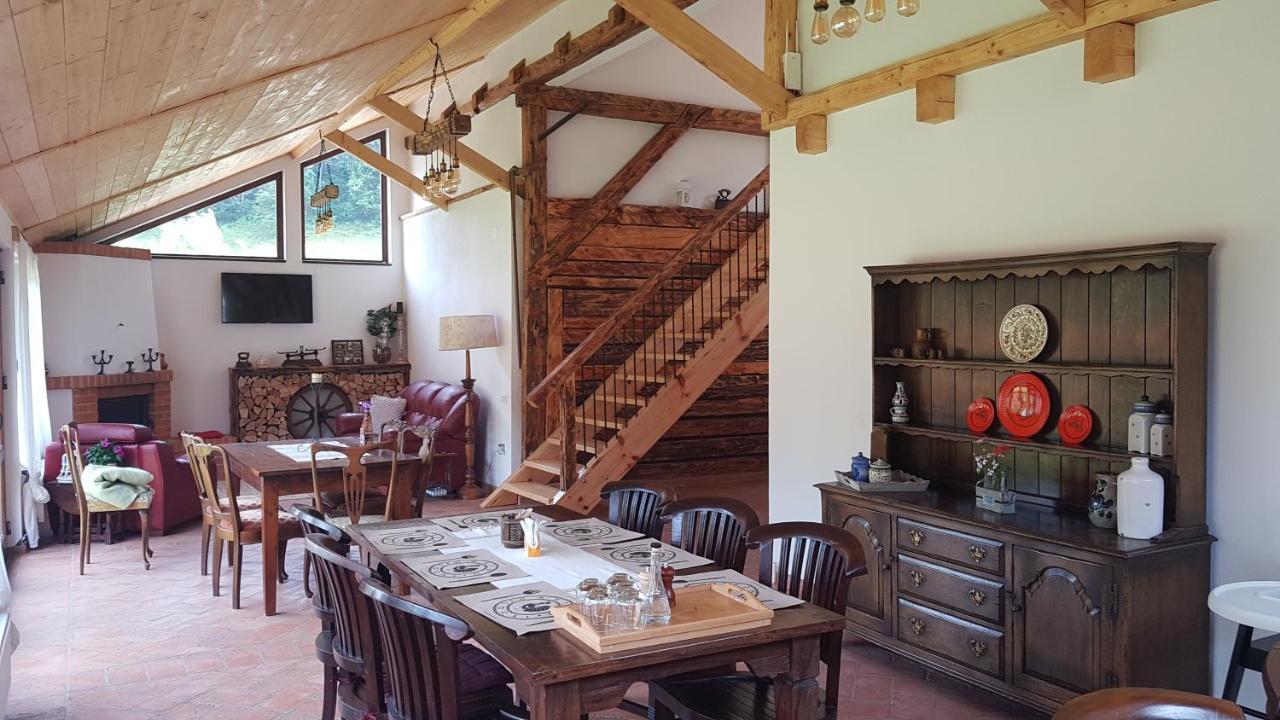 Sura Lu' Vasile. Bed & Breakfast Crivina  Exterior foto